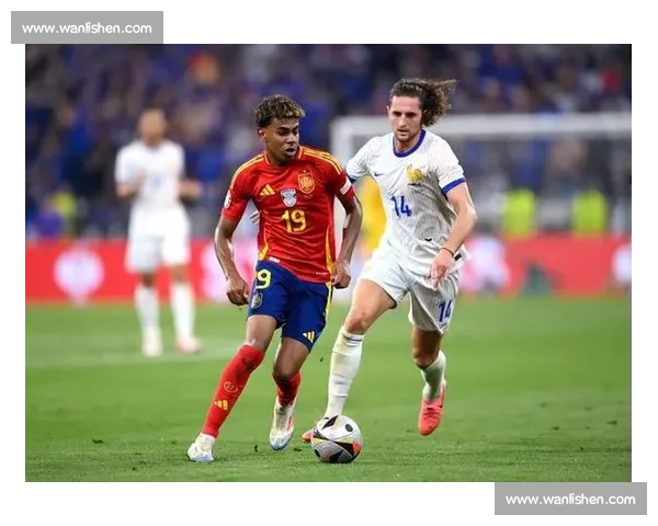 亚马尔更衣室传情被抓拍 尼科镜头下藏不住的温柔 亚马尔更衣室传情被抓拍 尼科镜头下藏不住的温柔