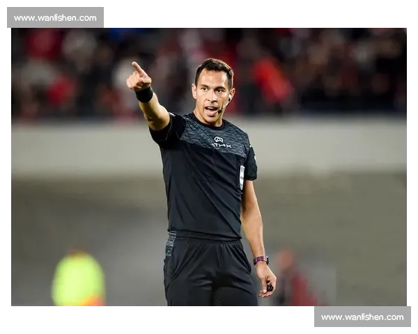 MLS冠军赛场火药味十足，裁判的哨声能否平息战火